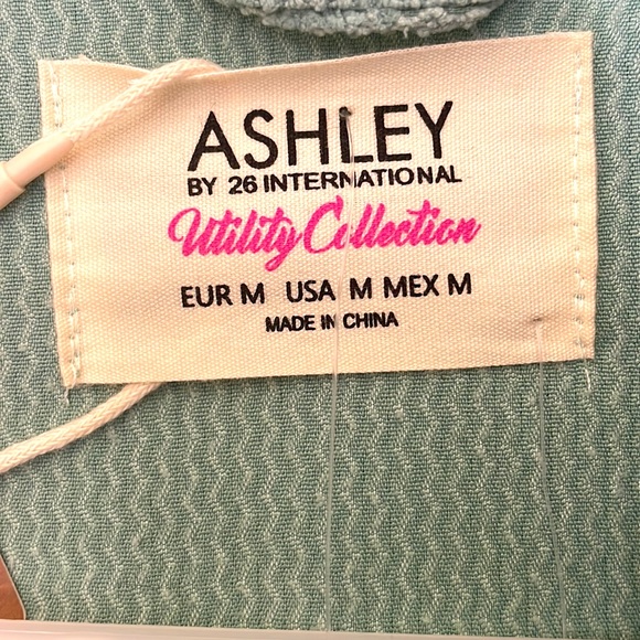 NWT Beautiful Oversized Shacket Blue / Teal Size Medium - Picture 4 of 7